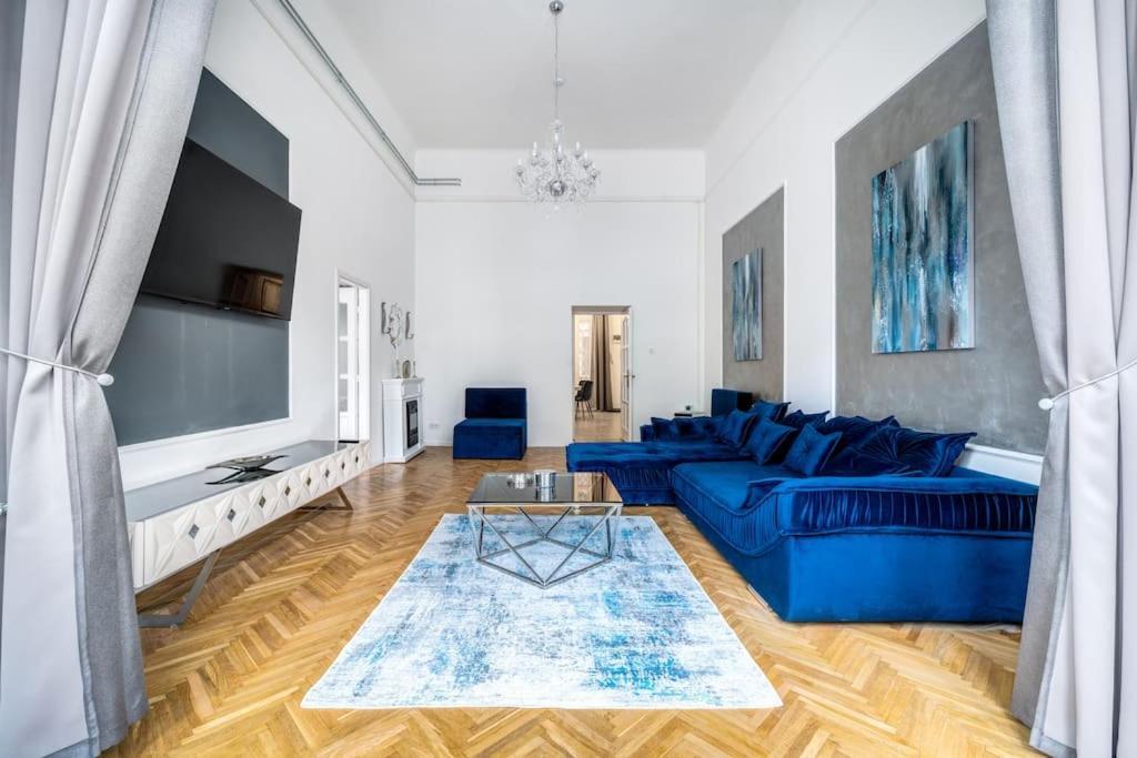 Ferienwohnung Andrassy Grandeur With Indoor Parking Budapest Exterior foto