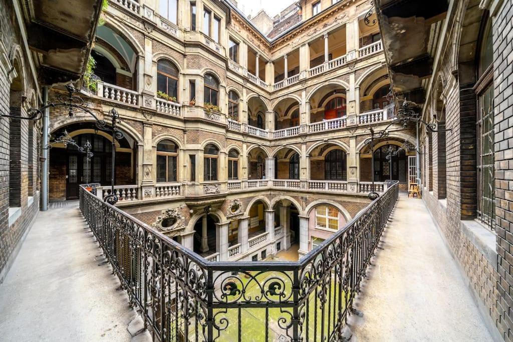 Ferienwohnung Andrassy Grandeur With Indoor Parking Budapest Exterior foto