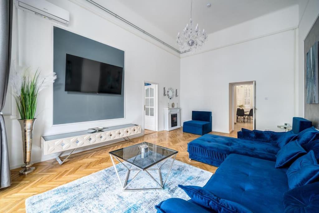 Ferienwohnung Andrassy Grandeur With Indoor Parking Budapest Exterior foto