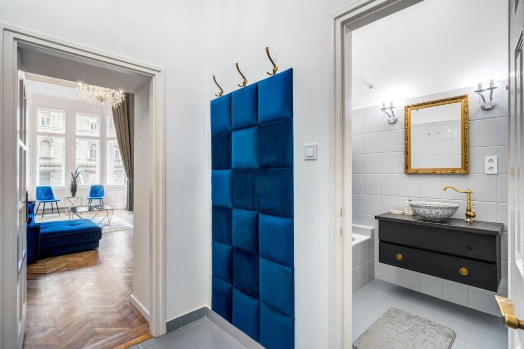 Ferienwohnung Andrassy Grandeur With Indoor Parking Budapest Exterior foto